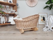 Wiklinowa kołyska dla lalek naturalna z pościelką łóżeczko drewniane dla lalki na sprzedaż  PL