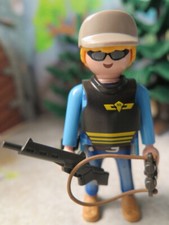Policier civil blond d'occasion  Viarmes