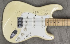 Guitarra elétrica Fender autografada BON JOVI JON RICHIE SAMBORA TICO BRYAN comprar usado Guitarra elétrica Fender autografada BON JOVI JON RICHIE SAMBORA TICO BRYAN comprar usado  Enviando para Brazil