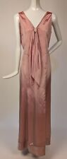 Usado, VESTIDO LONGO ROSA TAFETÁ 1930’S COM PARTE INFERIOR COSTURADA + DETALHE DE ARCO FRONTAL comprar usado  Enviando para Brazil