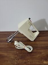 Batedeira e batedores manuais vintage Black & Decker elétrica 5 velocidades luxo M22D - Funciona comprar usado Batedeira e batedores manuais vintage Black & Decker elétrica 5 velocidades luxo M22D - Funciona comprar usado  Enviando para Brazil