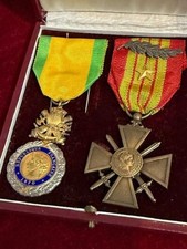 Médailles militaire document d'occasion  Village-Neuf