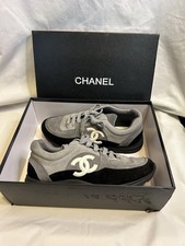 Tênis Chanel tricolor camurça CC com cadarço tamanho 42 comprar usado  Enviando para Brazil