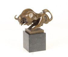 Bronze bull sculpture d'occasion  Expédié en Belgium