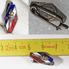 Ancien petit insigne d'occasion  Lodève
