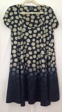 DKNY czarna sukienka w kropki w tle, mieszanka jedwabiu, rozmiar US4, UK8/10, używany na sprzedaż  Wysyłka do Poland