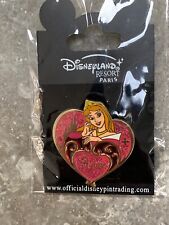 CRACHÁ CORAÇÃO GLITTER AURORA DISNEY DLRP BELEZA ADORMECIDA VITRAL AURORE, usado comprar usado  Enviando para Brazil