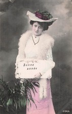 Femme elegante chapeau d'occasion  Vasles