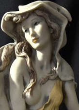 Usado, Estatueta de porcelana original vintage GIUSEPPE ARMANI, senhora de inverno com capuz c1970 comprar usado  Enviando para Brazil