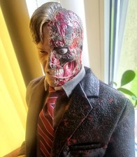 Hot Toys Two-Face 2.0 – Upgraded Version (1/6 Scale figure) from The Dark Knight, używany na sprzedaż  PL