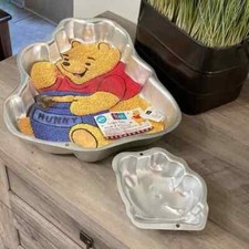VINTAGE 1996 WILTON POOH HUNNY POT CAKE PAN AND WINNIE THE POOH SMASH CAKE PAN, usado comprar usado  Enviando para Brazil