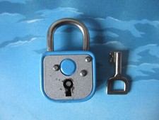 Old abuse padlock d'occasion  Expédié en Belgium