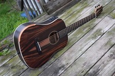 Chitarra acustica viaggio usato  Spedire a Italy
