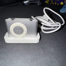 Apple iPod Shuffle 2ª geração prata (1 GB) com base de carregamento Apple OEM comprar usado  Enviando para Brazil