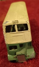 Ônibus de dois andares Dinky verde/creme de dois tons.   Adesivo Dunlop.   Playworn. comprar usado  Enviando para Brazil