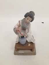Lladro geisha arranging for sale  RUGBY