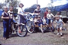 1950’S Kodachrome Old Red 35mm Slide - Crianças em bicicletas comprar usado  Enviando para Brazil