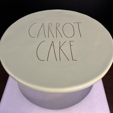 Usado, Suporte para bolo de cenoura Rae Dunn 8" diâmetro verde costureiro novo na caixa comprar usado Usado, Suporte para bolo de cenoura Rae Dunn 8" diâmetro verde costureiro novo na caixa comprar usado  Enviando para Brazil
