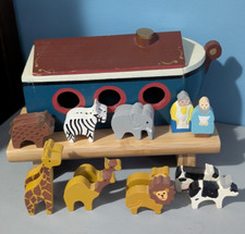 Usado, Arca de Noé de madeira com 14 animais de madeira e Mr. & Mrs. Noah 9" x 4" comprar usado  Enviando para Brazil