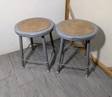 Usado, Par Vintage de Banquetas Escolares Redondas de Metal Estilo Industrial para Loja Infantil comprar usado  Enviando para Brazil