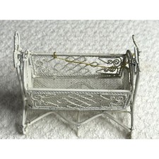 Berço de arame miniatura móveis para casa de bonecas cama de bebê 4"+ comprar usado  Enviando para Brazil