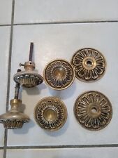 Maçaneta de latão vintage antiga SÓLIDA porta botões de flores pratos rosetas comprar usado  Enviando para Brazil