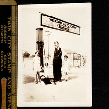 Aqui está sua placa BEM-VINDO AUTO CAMP com bomba de gasolina visível (Onde?): SNAPSHOT vintage comprar usado  Enviando para Brazil