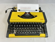 Olympia yellow typewriter d'occasion  Expédié en Belgium
