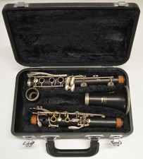 CLARINETE YAMAHA WOOD Bb, junta superior é um yamaha ycl-61 com chaves banhadas a prata comprar usado CLARINETE YAMAHA WOOD Bb, junta superior é um yamaha ycl-61 com chaves banhadas a prata comprar usado  Enviando para Brazil