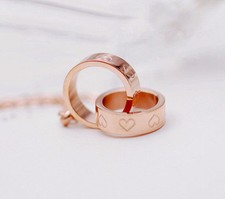 Colar pingente feminino de ouro rosa 18K GP fofo pequeno coração entrelaçado, usado comprar usado  Enviando para Brazil