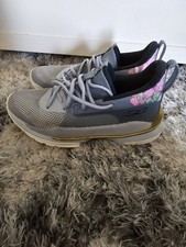 Under Armour Girls HOVR Micro G 6.5 Y cinza rosa floral , usado comprar usado  Enviando para Brazil