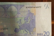 Investimento sicuro. banconota usato  Tracolle
