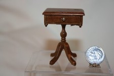 Miniatura Casa de Bonecas Vintage Bespaq Mesa Lateral de Nogueira com Gaveta 1:12 comprar usado  Enviando para Brazil