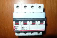 Disjoncteur tetrapolaire 4pole d'occasion  Barr