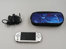 Playstation portátil PSP2000 com cabo de carga e estojo de papiro Undertale, funcionando comprar usado  Enviando para Brazil