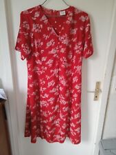Robe rouge fleurie d'occasion  Guise