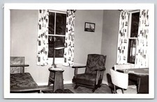 Aluguel Casa Sala de Estar e Mesa de Jantar 1950 Móveis $70 Semana Cartão Postal RPPC, usado comprar usado  Enviando para Brazil