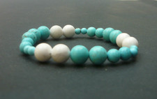 Bracelet perles howlite d'occasion  Bordeaux-