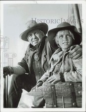 1978 Press Photo Actors Slim Pickens, Pat Petersen In Television Western Series comprar usado  Enviando para Brazil