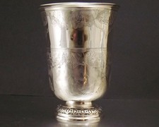 Gobelet timbale piedouche d'occasion  Sorède