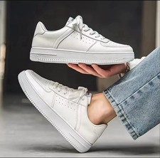 Sneakers bianche unisex usato  Valmacca