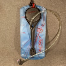 Reservatório de água OSPREY Hydraulics 2,0L 70 oz. Válvula de mordida magnética *selada de fábrica comprar usado  Enviando para Brazil