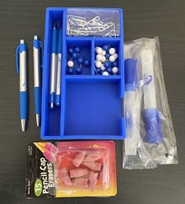 Organizador superior de escritorio con artículos surtidos 4 bolígrafos, clips de papel, empujones, borradores segunda mano  Embacar hacia Mexico