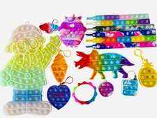 Conjunto de 16 peças brinquedos Fidget: pop-its, pulseiras, chaveiro dinossauro bolsa moeda boneco de neve comprar usado  Enviando para Brazil