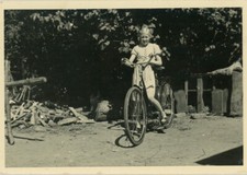 Foto instantânea antiga vintage de bicicleta de fazenda bicicleta campo brinquedo infantil 17 comprar usado  Enviando para Brazil