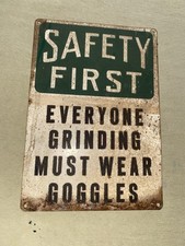 Placa de metal "Safety First" década de 1940 verde branco preto comprar usado  Enviando para Brazil