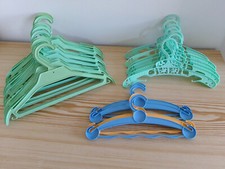 Cintres plastique vétement d'occasion  Lannion