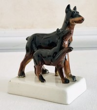 Estatueta Doberman Pinscher & Puppy vintage da década de 1950 pintada à mão feita no Japão comprar usado Estatueta Doberman Pinscher & Puppy vintage da década de 1950 pintada à mão feita no Japão comprar usado  Enviando para Brazil