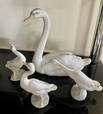 Lladro family swans for sale  BURTON-ON-TRENT