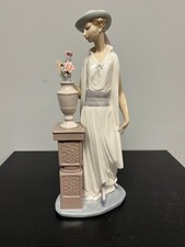 Lladro lady grand for sale  Middlesex